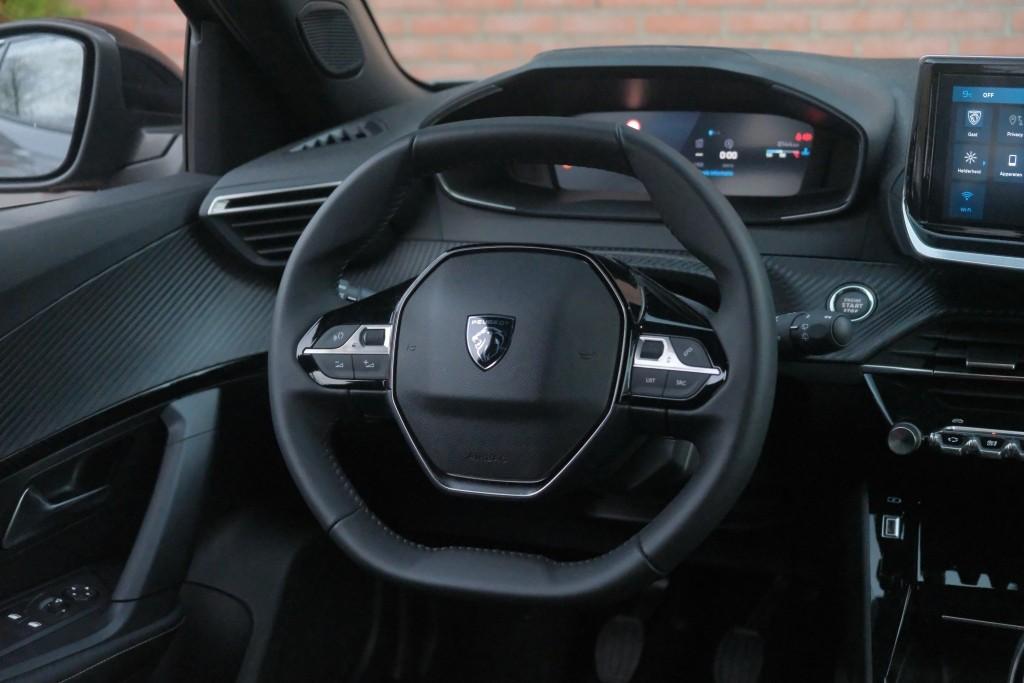 Peugeot 2008 1.2 PureTech 100pk Allure | Navi | App Connect | Climate | Adaptive Cruise | Keyless | Camera | Blind Spot afbeelding 11