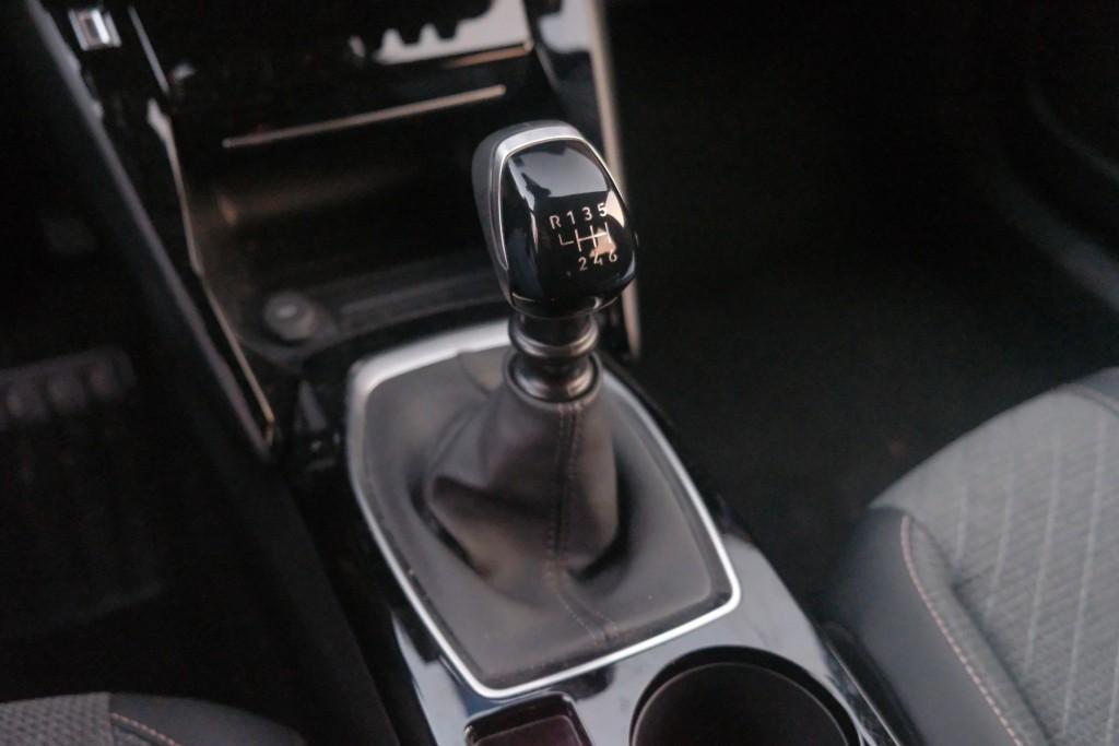 Peugeot 2008 1.2 PureTech 100pk Allure | App Connect | Keyless | Adaptive Cruise | Camera | Dodehoek | PDC afbeelding 21