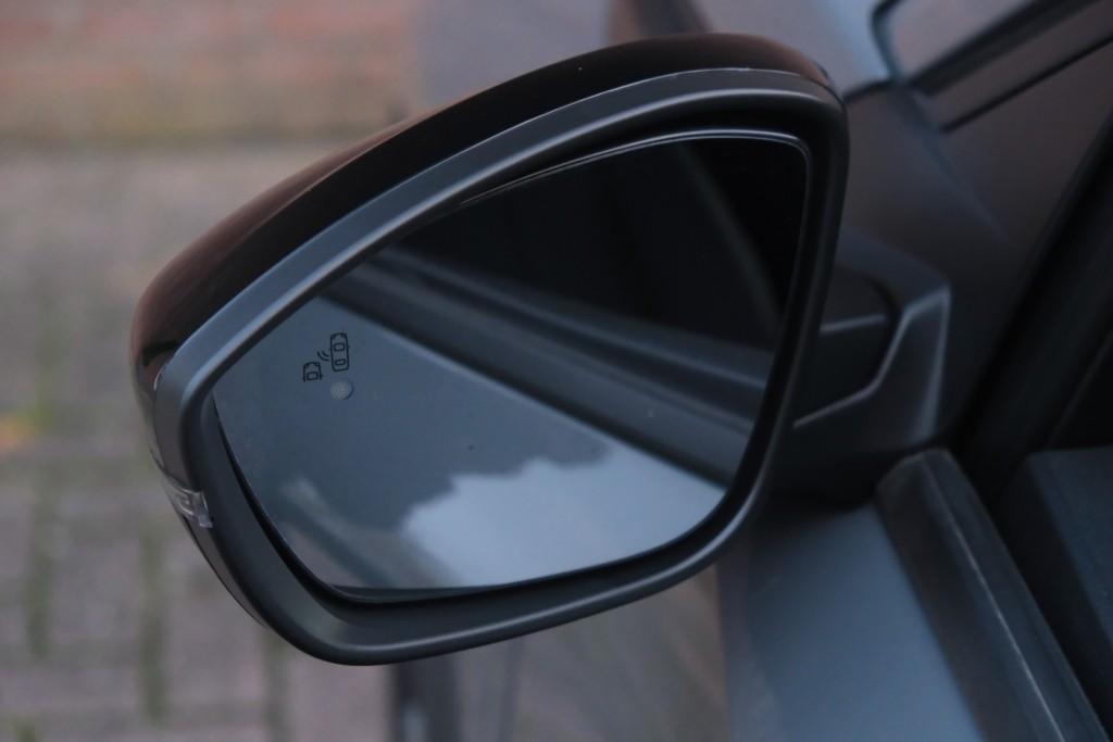 Peugeot 2008 1.2 PureTech 100pk Allure | App Connect | Keyless | Adaptive Cruise | Camera | Dodehoek | PDC afbeelding 23