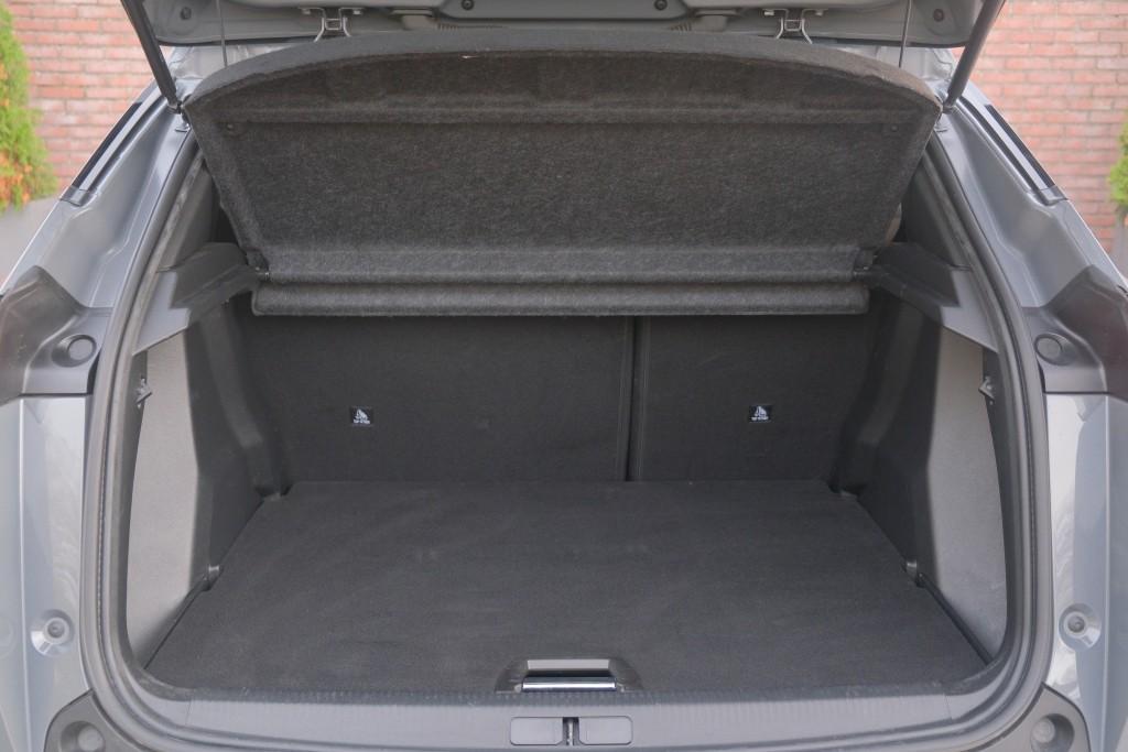 Peugeot 2008 1.2 PureTech 100pk Allure | App Connect | Keyless | Adaptive Cruise | Camera | Dodehoek | PDC afbeelding 28