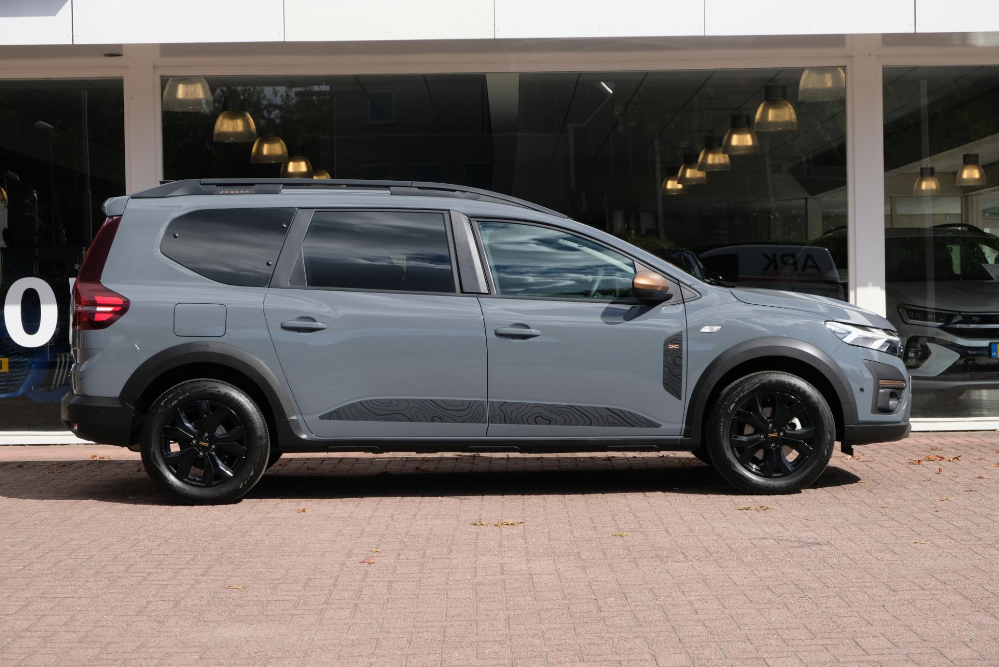 Dacia Jogger 1.6 Hybrid 140pk Aut. Extreme 7p. | Navi | App Connect | Climate | Cruise | Camera | Keyless | Blind Spot | PDC afbeelding 4
