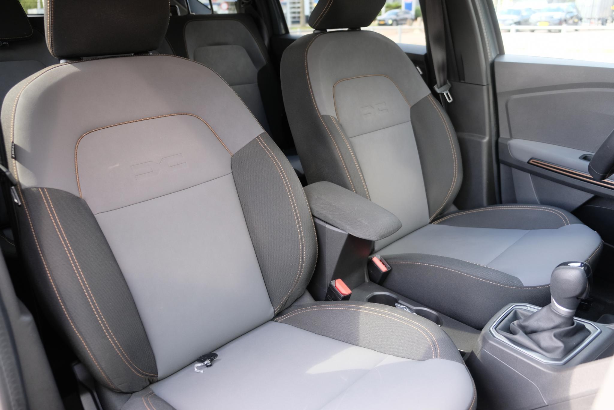 Dacia Jogger 1.6 Hybrid 140pk Aut. Extreme 7p. | Navi | App Connect | Climate | Cruise | Camera | Keyless | Blind Spot | PDC afbeelding 8