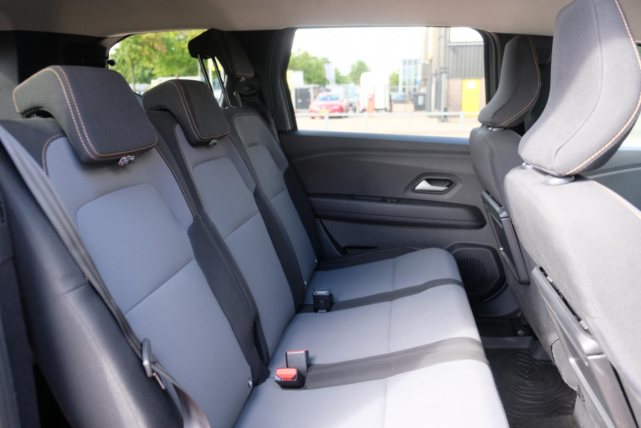 Dacia Jogger 1.6 Hybrid 140pk Aut. Extreme 7p. | Navi | App Connect | Climate | Cruise | Camera | Keyless | Blind Spot | PDC afbeelding 9