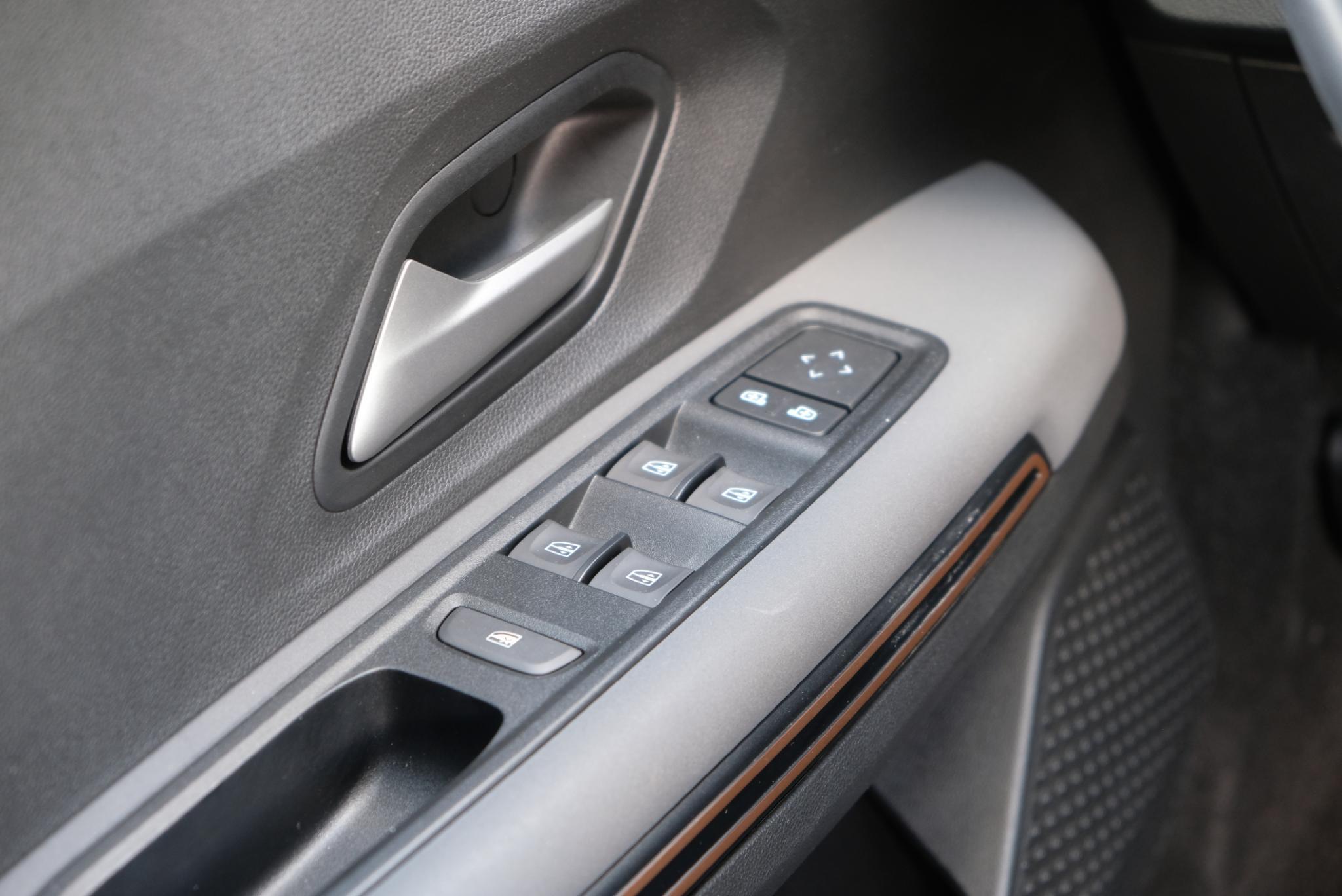 Dacia Jogger 1.6 Hybrid 140pk Aut. Extreme 7p. | Navi | App Connect | Climate | Cruise | Camera | Keyless | Blind Spot | PDC afbeelding 15