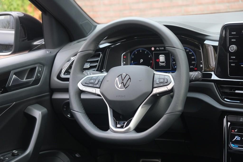 Volkswagen T-Roc 1.5 TSi 150pk DSG R-Line Black Edition | Black Style | App Connect | Panoramadak | Camera | Keyless | Elektrische Achterklep | Matrix LED | Winter Pakket afbeelding 12