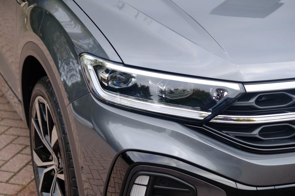 Volkswagen T-Roc 1.5 TSi 150pk DSG R-Line Black Edition | Black Style | App Connect | Panoramadak | Camera | Keyless | Elektrische Achterklep | Matrix LED | Winter Pakket afbeelding 2