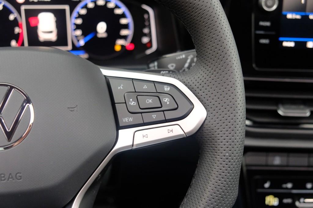 Volkswagen T-Roc 1.5 TSi 150pk DSG R-Line Black Edition | Black Style | App Connect | Panoramadak | Camera | Keyless | Elektrische Achterklep | Matrix LED | Winter Pakket afbeelding 10