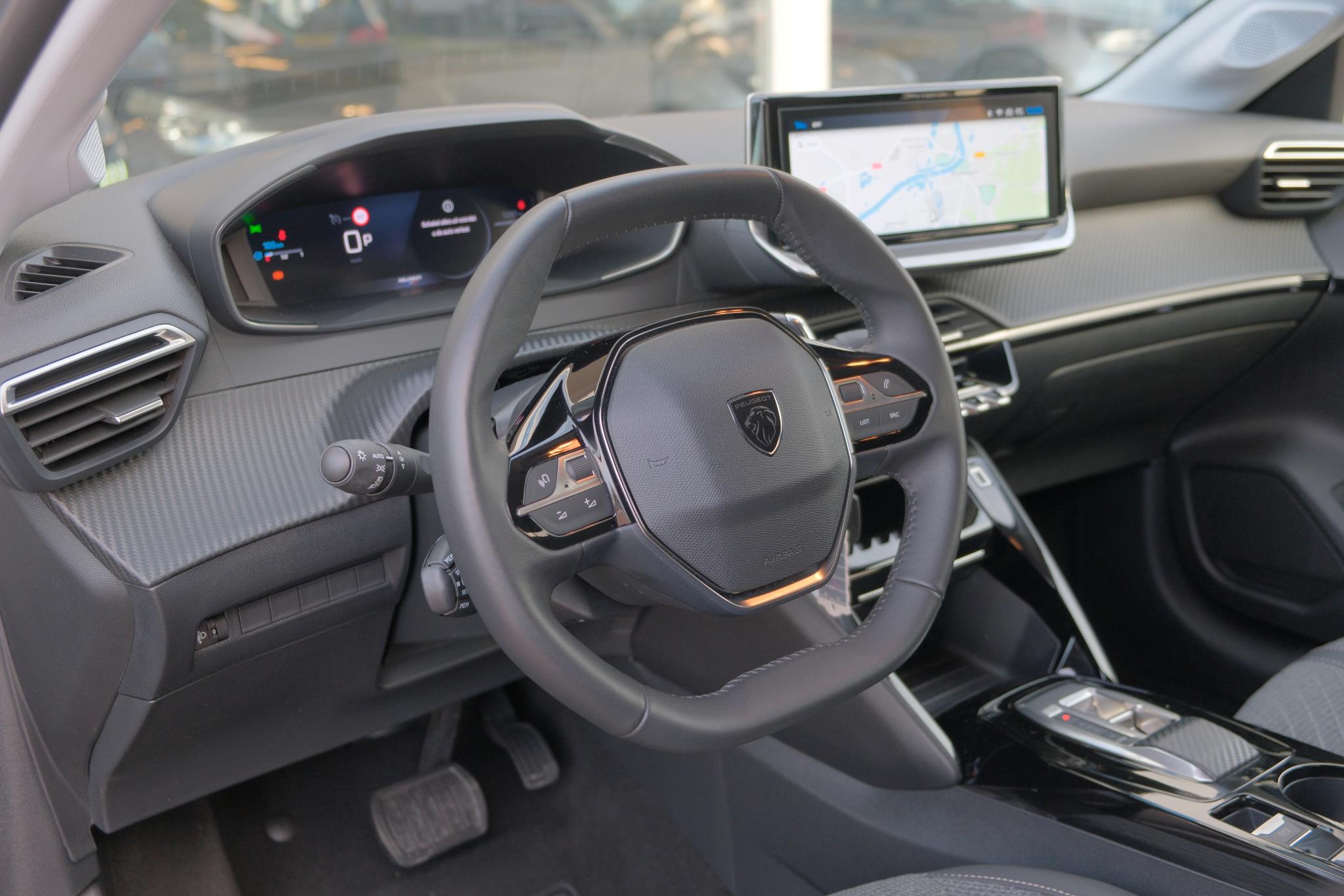 Peugeot 208 1.2 Hybrid 110pk e-DCS6 Allure | Navi | App Connect | Climate | Cruise | Camera | Blind Spot | PDC afbeelding 19