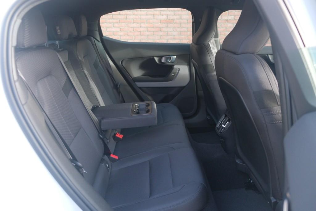 Polestar 2 Long Range Single Motor 78 kWh | Navi | Climate | Adaptive Cruise | Keyless | 360° Camera | Blind Spot afbeelding 3