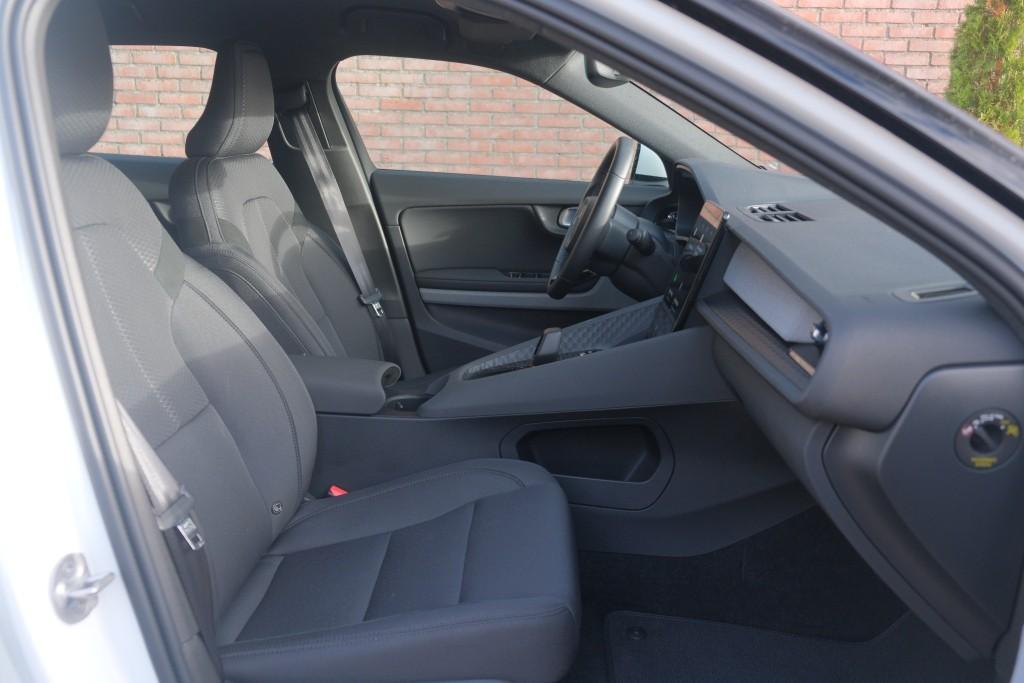 Polestar 2 Long Range Single Motor 78 kWh | Navi | Climate | Adaptive Cruise | Keyless | 360° Camera | Blind Spot afbeelding 4