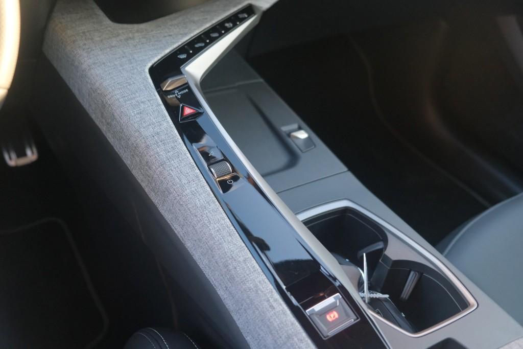 Peugeot 5008 1.2 Hybrid 145pk e-DCS6 GT 7 Persoons | Navi | App Connect | Climate | Adaptive Cruise | Camera | Keyless | Stoelverwarming | PDC afbeelding 20