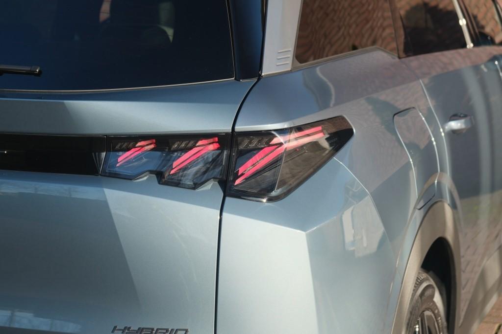 Peugeot 5008 1.2 Hybrid 145pk e-DCS6 GT 7 Persoons | Navi | App Connect | Climate | Adaptive Cruise | Camera | Keyless | Stoelverwarming | PDC afbeelding 24