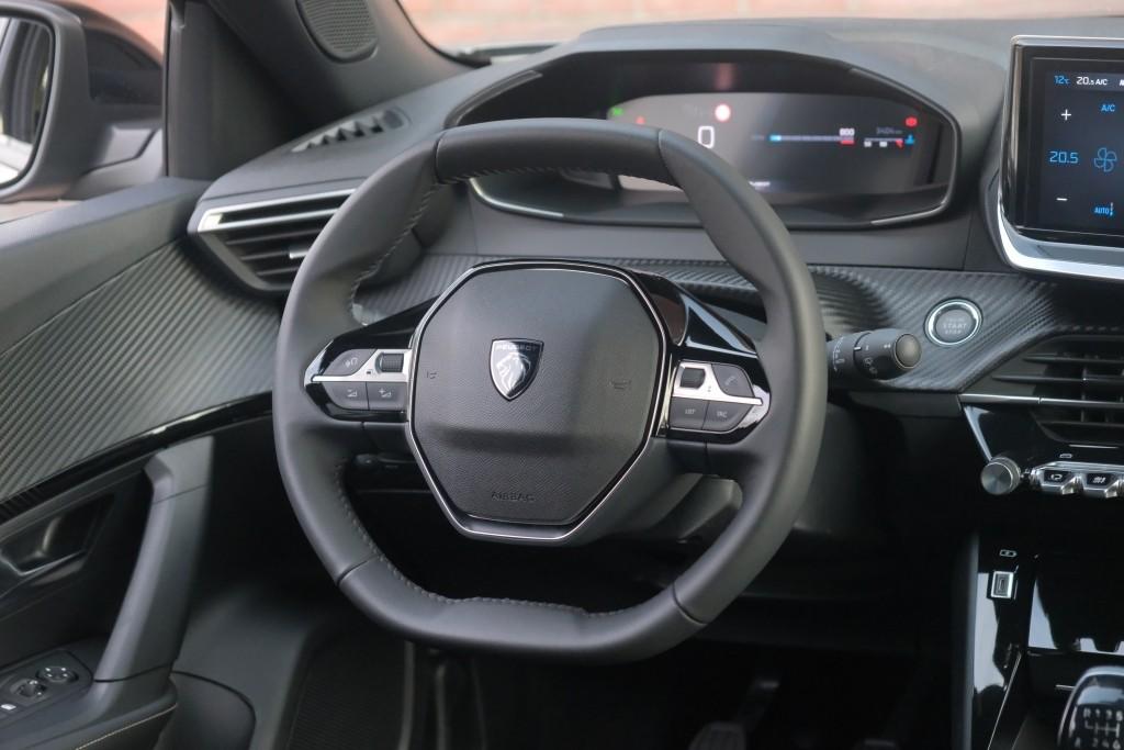 Peugeot 2008 1.2 PureTech 100pk Allure | App Connect | Keyless | Adaptive Cruise | Camera | Dodehoek | PDC afbeelding 7