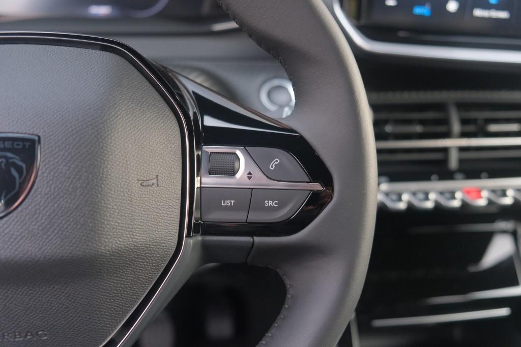 Peugeot 2008 1.2 PureTech 100pk Allure | App Connect | Keyless | Adaptive Cruise | Camera | Dodehoek | PDC afbeelding 9