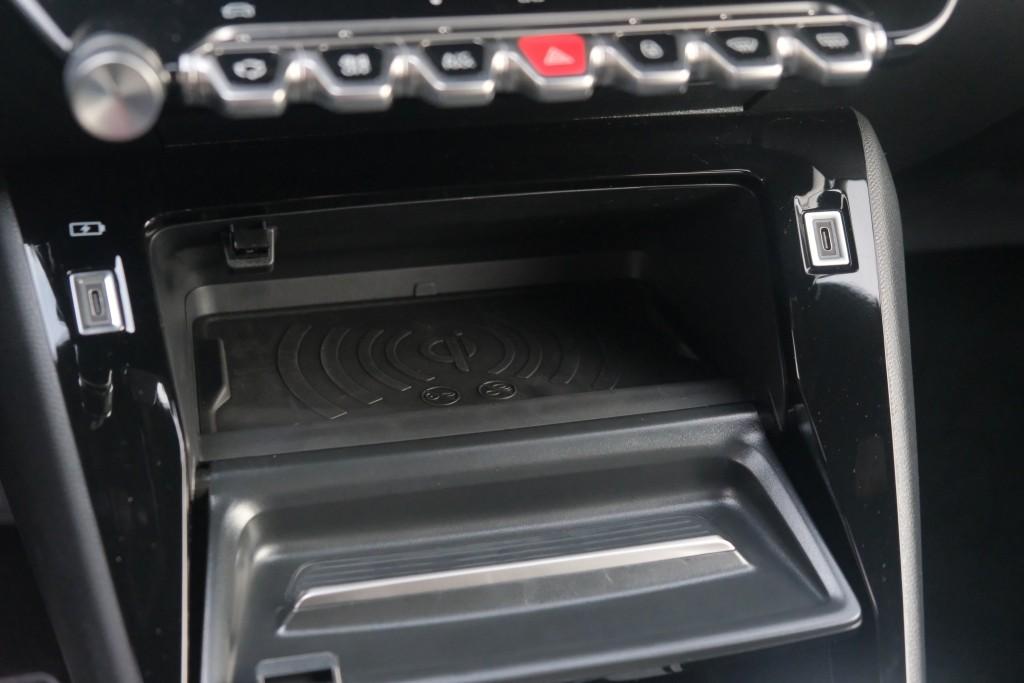 Peugeot 2008 1.2 PureTech 100pk Allure | App Connect | Keyless | Adaptive Cruise | Camera | Dodehoek | PDC afbeelding 20