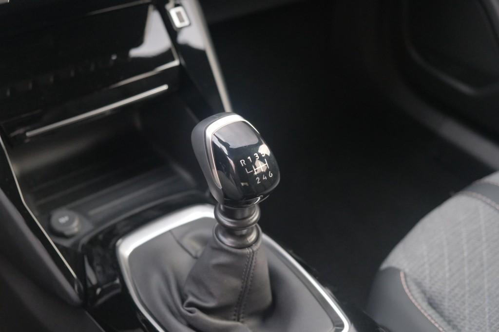 Peugeot 2008 1.2 PureTech 100pk Allure | App Connect | Keyless | Adaptive Cruise | Camera | Dodehoek | PDC afbeelding 21