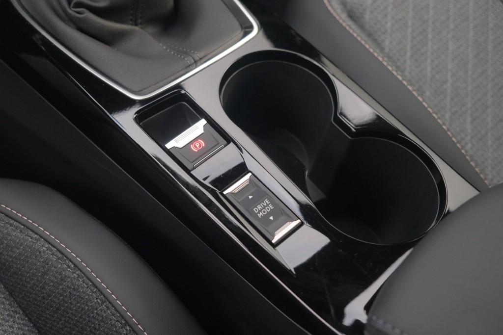 Peugeot 2008 1.2 PureTech 100pk Allure | App Connect | Keyless | Adaptive Cruise | Camera | Dodehoek | PDC afbeelding 22