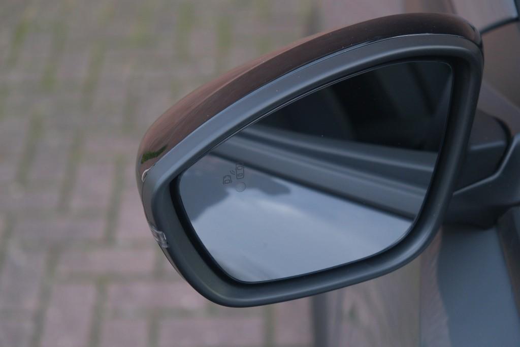 Peugeot 2008 1.2 PureTech 100pk Allure | App Connect | Keyless | Adaptive Cruise | Camera | Dodehoek | PDC afbeelding 24