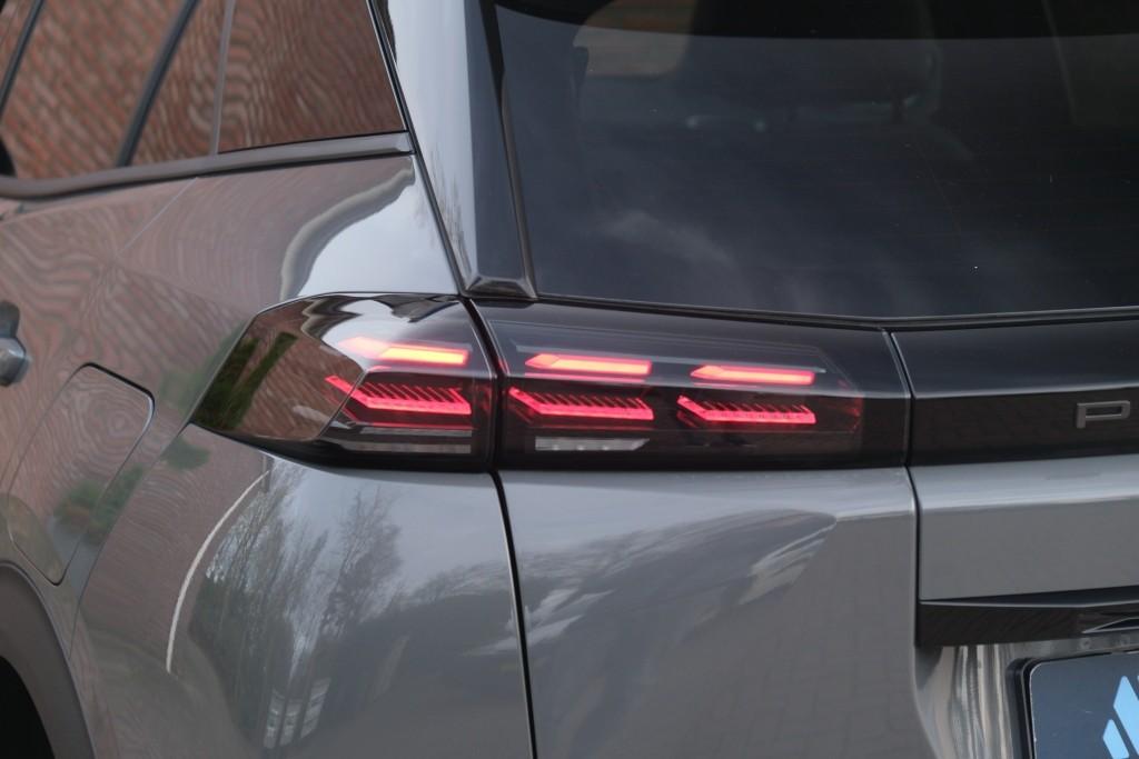 Peugeot 2008 1.2 PureTech 100pk Allure | App Connect | Keyless | Adaptive Cruise | Camera | Dodehoek | PDC afbeelding 27