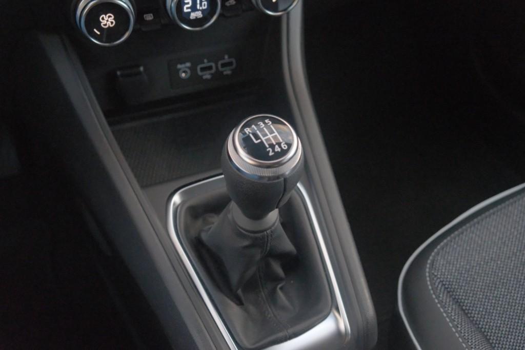 Renault Captur 1.0 TCe 90pk Intens | Navi | App Connect | Climate | Cruise | Keyless | Camera | PDC afbeelding 23