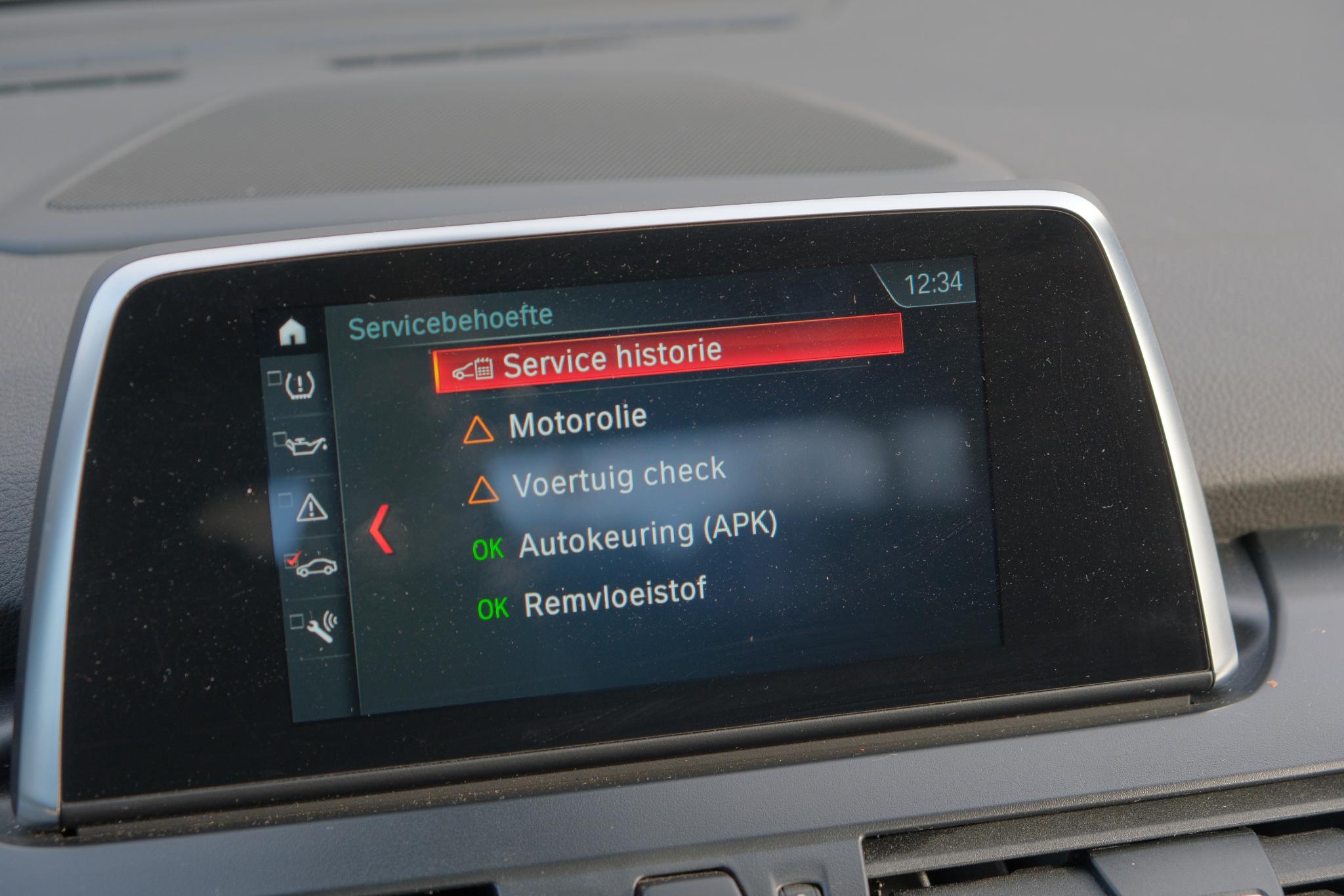 BMW 2 Serie 220i 192pk Aut. Active Tourer Executive | Navi | Climate | Cruise | Elektrische Achterklep | Stoelverwarming | PDC afbeelding 20