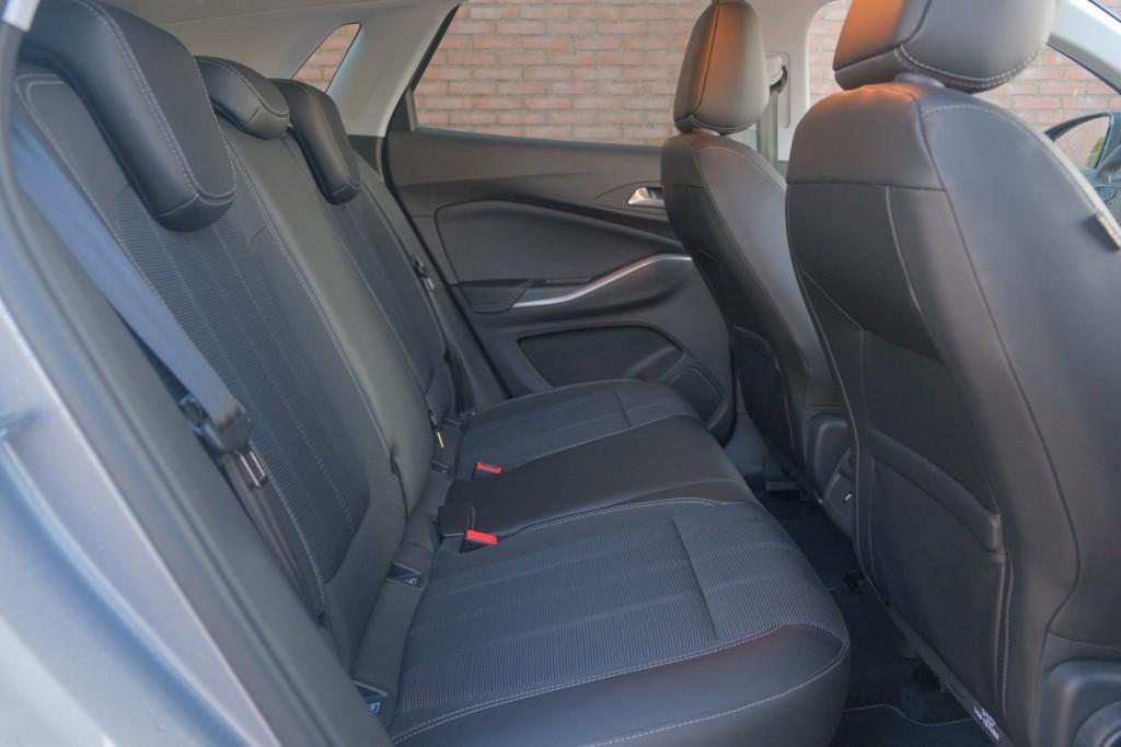 Opel Grandland 1.2 Turbo 130pk GS | App Connect | Climate | Cruise | Camera | PDC | Trekhaak afbeelding 3