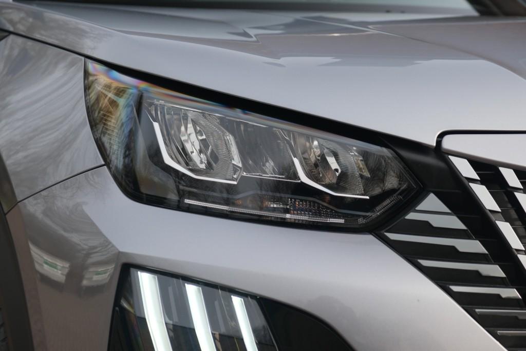 Peugeot 2008 1.2 Hybrid 145pk e-DCS6 Allure | Navi | App Connect | Adaptive Cruise | Camera | Blind Spot | PDC afbeelding 2