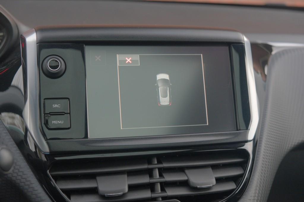 Peugeot 2008 1.2 PureTech 110pk Blue Lion | Airco | Cruise | Panoramadak | Trekhaak afbeelding 24