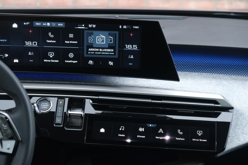 Peugeot 3008 1.2 Hybrid 145pk e-DCS6 GT | Navi | App Connect | Panoramadak | Focal Audio | Alcantara | Camera | Elektrische Achterklep | Winter Pakket afbeelding 15