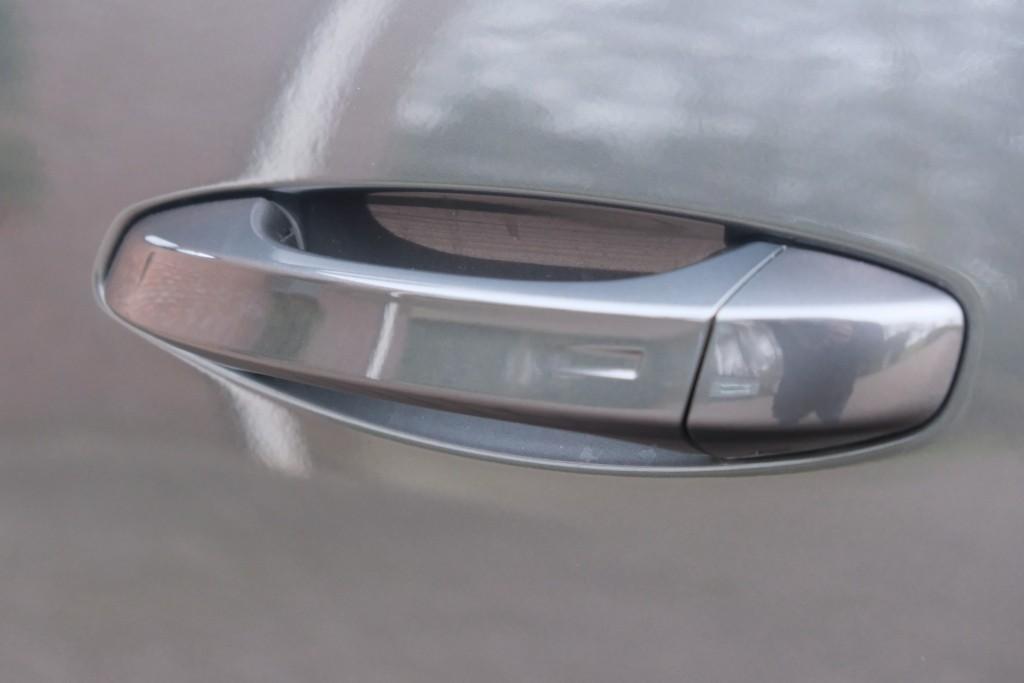 Peugeot 3008 1.2 Hybrid 145pk e-DCS6 GT | Navi | App Connect | Panoramadak | Focal Audio | Alcantara | Camera | Elektrische Achterklep | Winter Pakket afbeelding 31