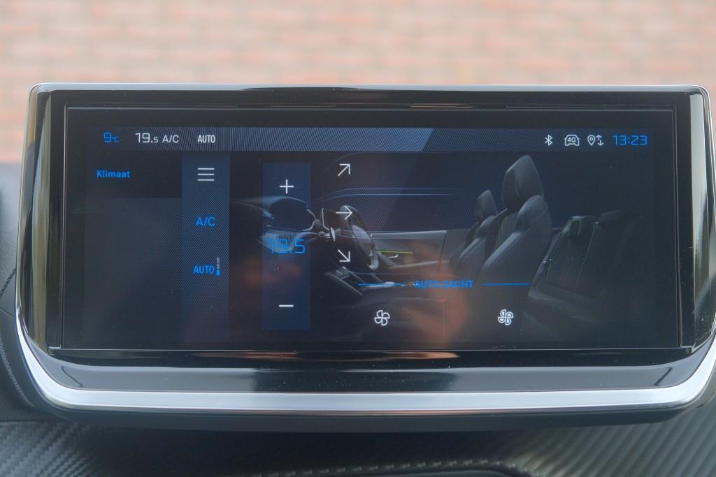 Peugeot 2008 1.2 Hybrid 145pk e-DCS6 Allure | Navi | App Connect | Adaptive Cruise | Camera | Blind Spot | PDC afbeelding 19