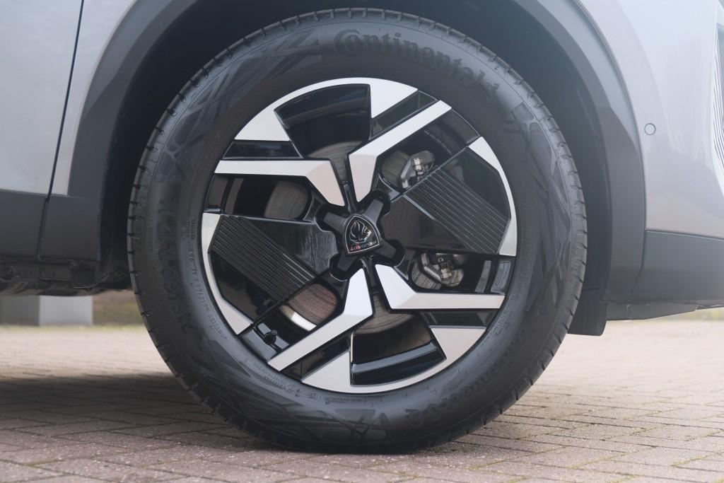 Peugeot 2008 1.2 Hybrid 145pk e-DCS6 Allure | Navi | App Connect | Adaptive Cruise | Camera | Blind Spot | PDC afbeelding 30