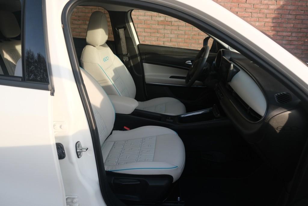 Fiat 600 1.2 Hybrid 110pk DCT6 La Prima | Navi | App Connect | Adaptive Cruise | Climate | Keyless | Camera | Leder | Elektrische Achterklep afbeelding 4