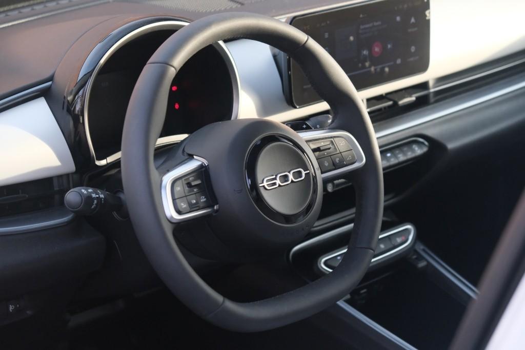 Fiat 600 1.2 Hybrid 110pk DCT6 La Prima | Navi | App Connect | Adaptive Cruise | Climate | Keyless | Camera | Leder | Elektrische Achterklep afbeelding 7