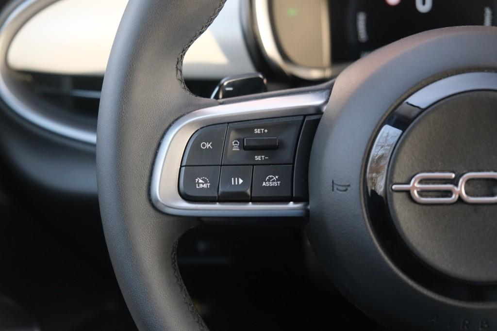 Fiat 600 1.2 Hybrid 110pk DCT6 La Prima | Navi | App Connect | Adaptive Cruise | Climate | Keyless | Camera | Leder | Elektrische Achterklep afbeelding 8