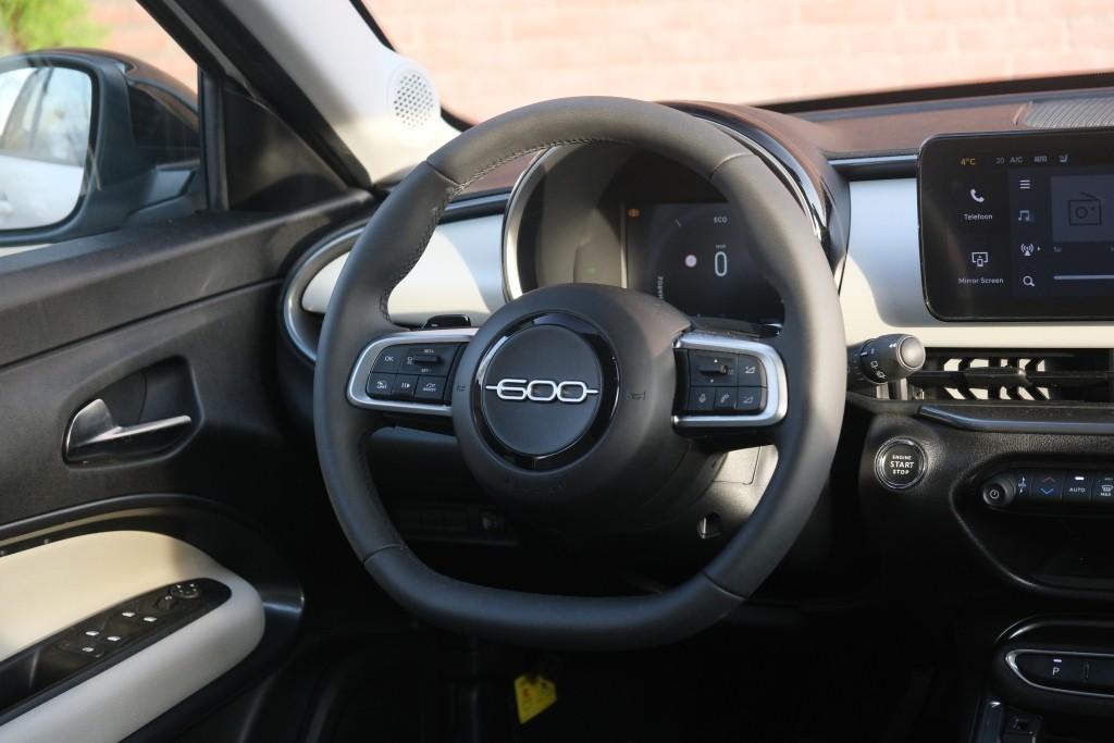 Fiat 600 1.2 Hybrid 110pk DCT6 La Prima | Navi | App Connect | Adaptive Cruise | Climate | Keyless | Camera | Leder | Elektrische Achterklep afbeelding 11