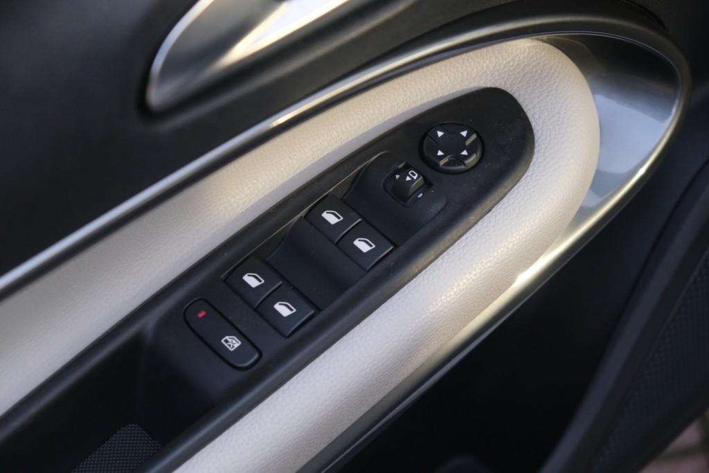 Fiat 600 1.2 Hybrid 110pk DCT6 La Prima | Navi | App Connect | Adaptive Cruise | Climate | Keyless | Camera | Leder | Elektrische Achterklep afbeelding 21