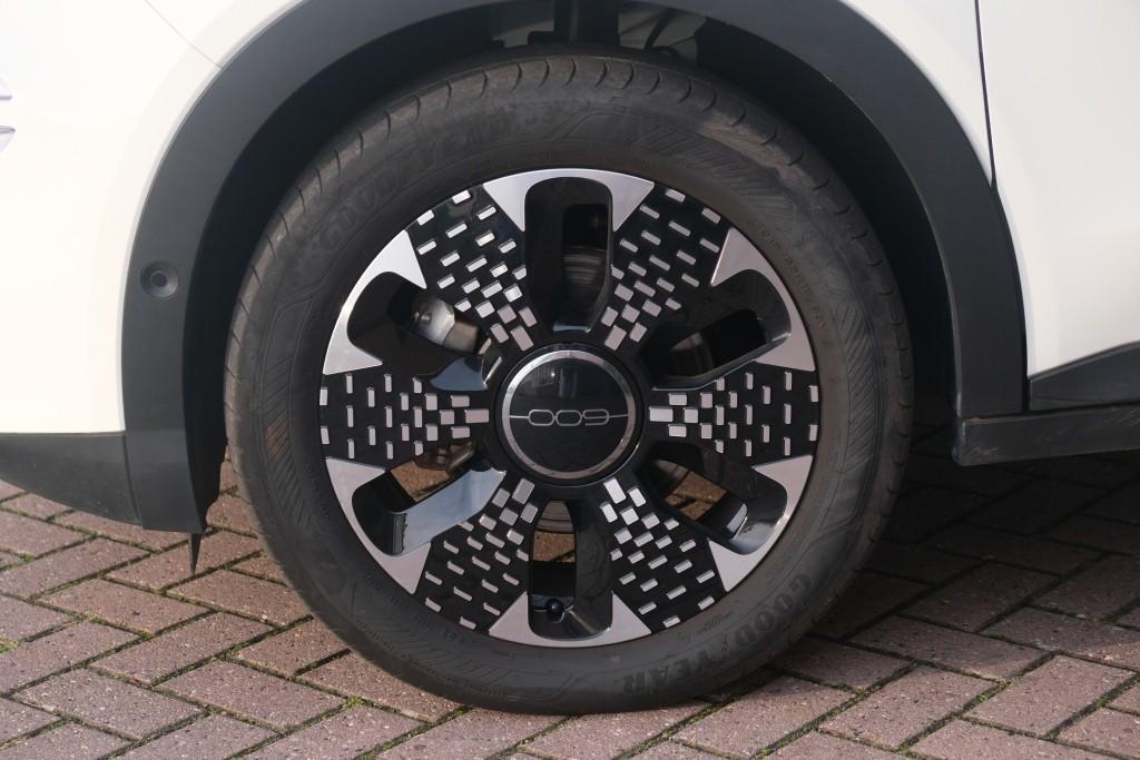 Fiat 600 1.2 Hybrid 110pk DCT6 La Prima | Navi | App Connect | Adaptive Cruise | Climate | Keyless | Camera | Leder | Elektrische Achterklep afbeelding 25