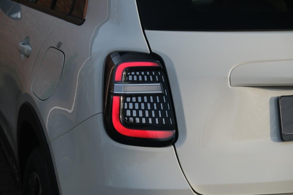 Fiat 600 1.2 Hybrid 110pk DCT6 La Prima | Navi | App Connect | Adaptive Cruise | Climate | Keyless | Camera | Leder | Elektrische Achterklep afbeelding 26