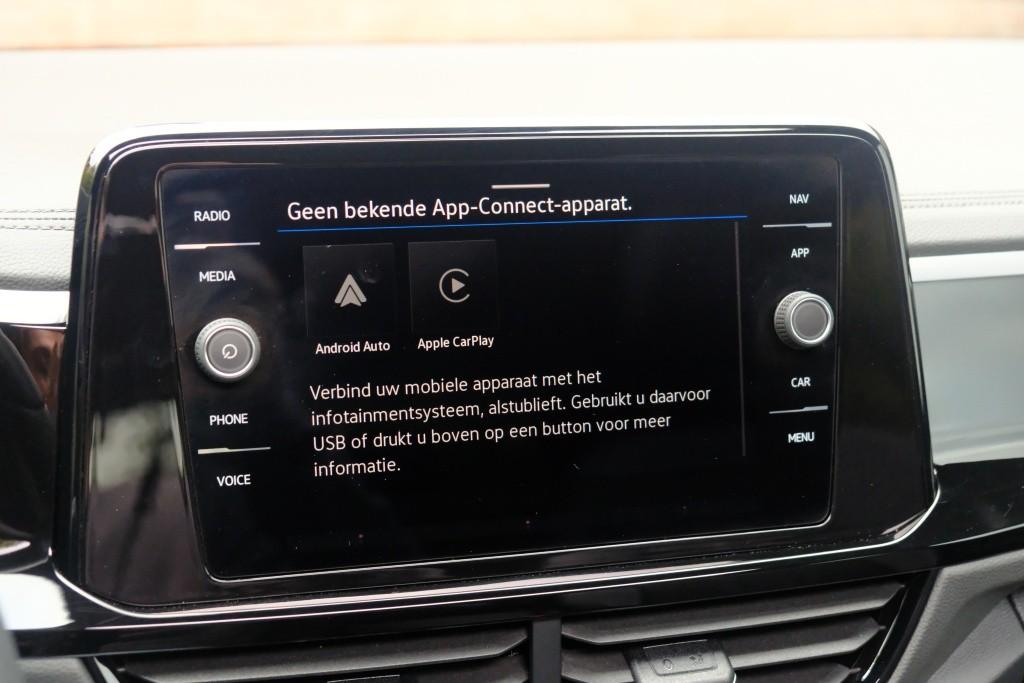 Volkswagen T-Roc 1.5 TSI 150pk DSG R-Line Edition Black Edition | Black Style | App Connect | Panoramadak | Camera | Keyless | Elektrische Achterklep | Matrix LED | Winter Pakket afbeelding 15