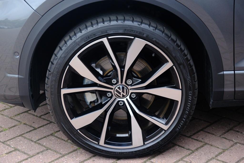 Volkswagen T-Roc 1.5 TSI 150pk DSG R-Line Edition Black Edition | Black Style | App Connect | Panoramadak | Camera | Keyless | Elektrische Achterklep | Matrix LED | Winter Pakket afbeelding 23