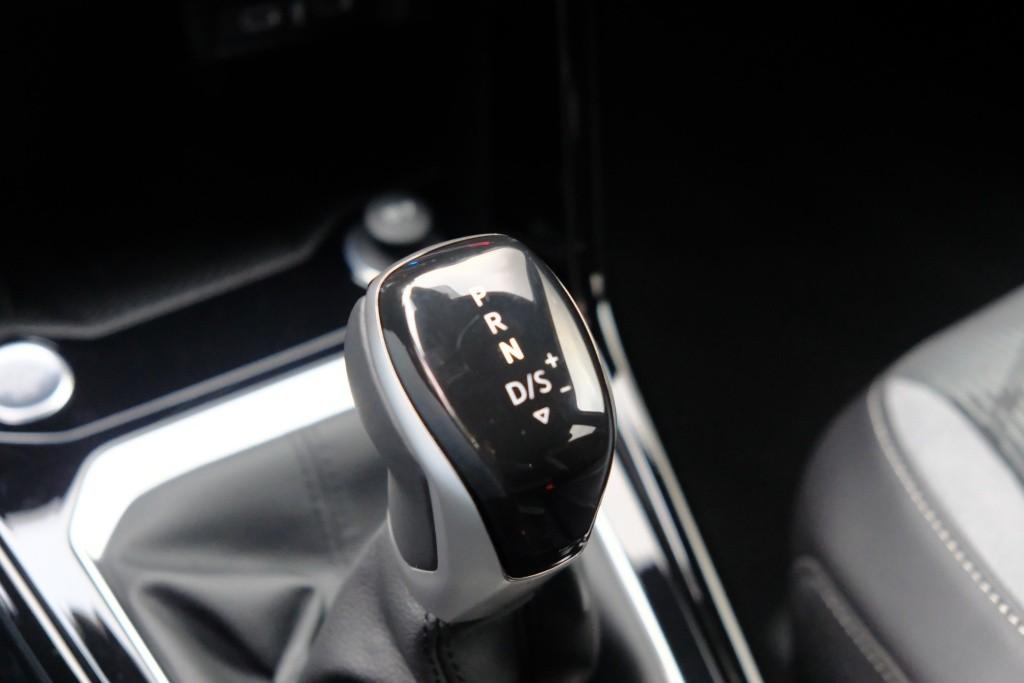 Volkswagen T-Roc 1.5 TSI 150pk DSG R-Line Edition Black Edition | Black Style | App Connect | Panoramadak | Camera | Keyless | Elektrische Achterklep | Matrix LED | Winter Pakket afbeelding 19