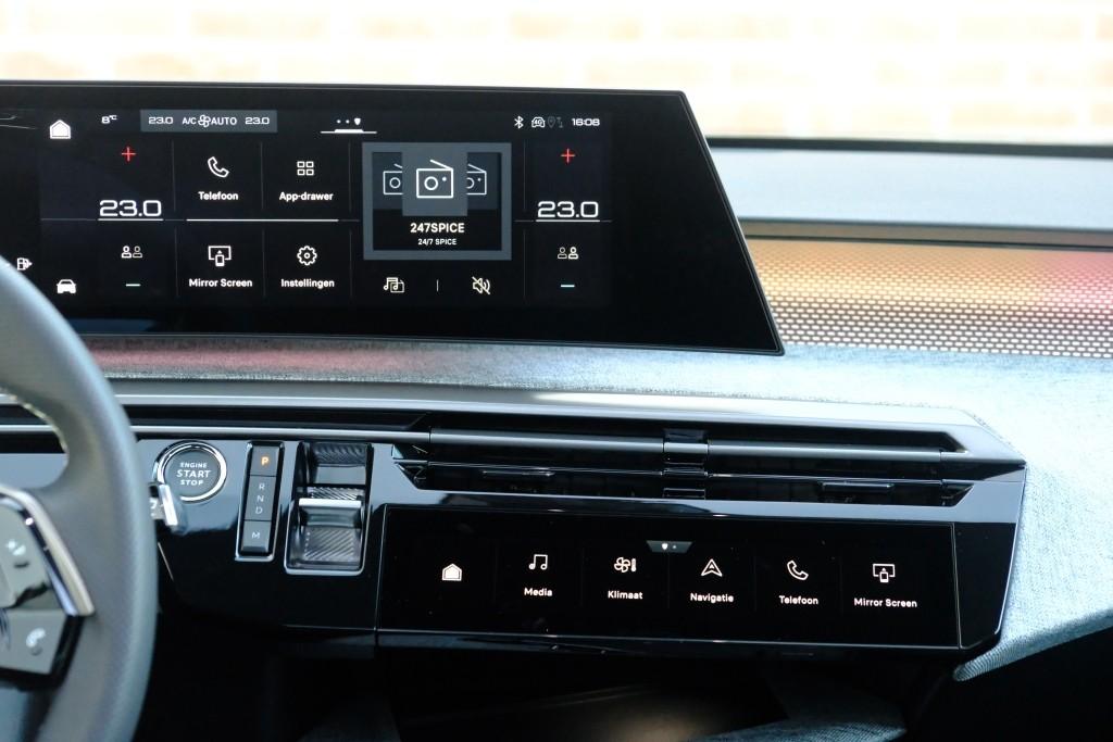 Peugeot 3008 1.2 Hybrid 145pk e-DCS6 GT | Navi | App Connect | Adaptive Cruise | Camera | Panoramadak | FOCAL® Audio | Elektrische Achterklep | Winter Pakket afbeelding 15