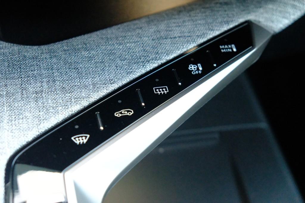 Peugeot 3008 1.2 Hybrid 145pk e-DCS6 GT | Navi | App Connect | Adaptive Cruise | Camera | Panoramadak | FOCAL® Audio | Elektrische Achterklep | Winter Pakket afbeelding 27