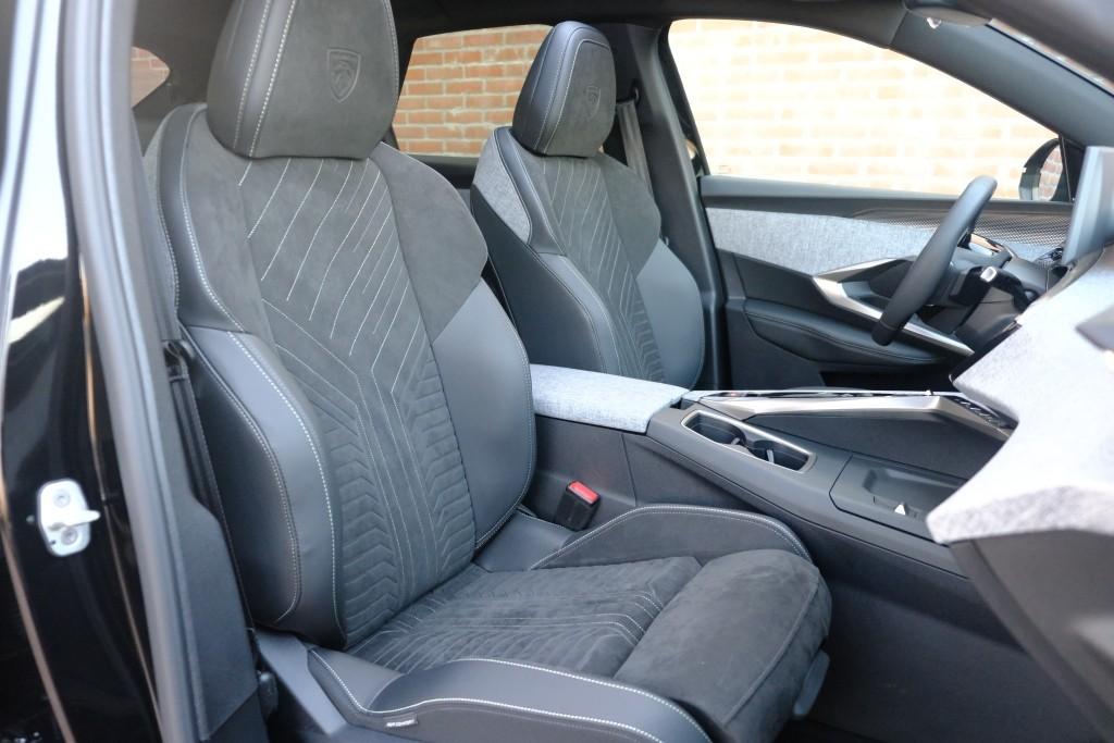 Peugeot 3008 1.2 Hybrid 145pk e-DCS6 GT | Navi | App Connect | Adaptive Cruise | Camera | Panoramadak | FOCAL® Audio | Elektrische Achterklep | Winter Pakket afbeelding 6