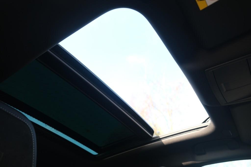 Peugeot 3008 1.2 Hybrid 145pk e-DCS6 GT | Navi | App Connect | Panoramadak | Focal Audio | Alcantara | Camera | Elektrische Achterklep | Winter Pakket afbeelding 14