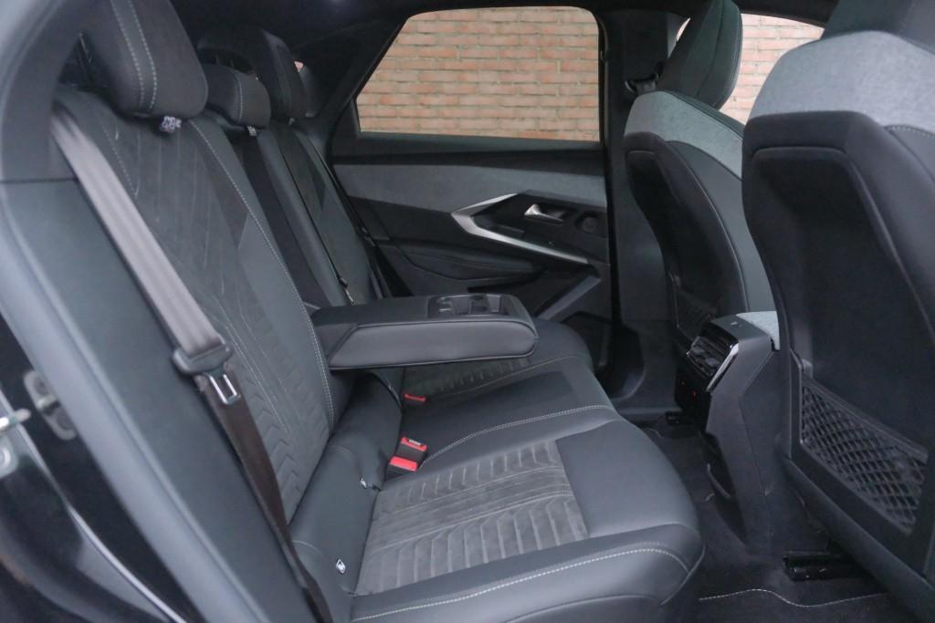 Peugeot 3008 1.2 Hybrid 145pk e-DCS6 GT | Navi | App Connect | Adaptive Cruise | Camera | Panoramadak | FOCAL® Audio | Elektrische Achterklep | Winter Pakket afbeelding 3