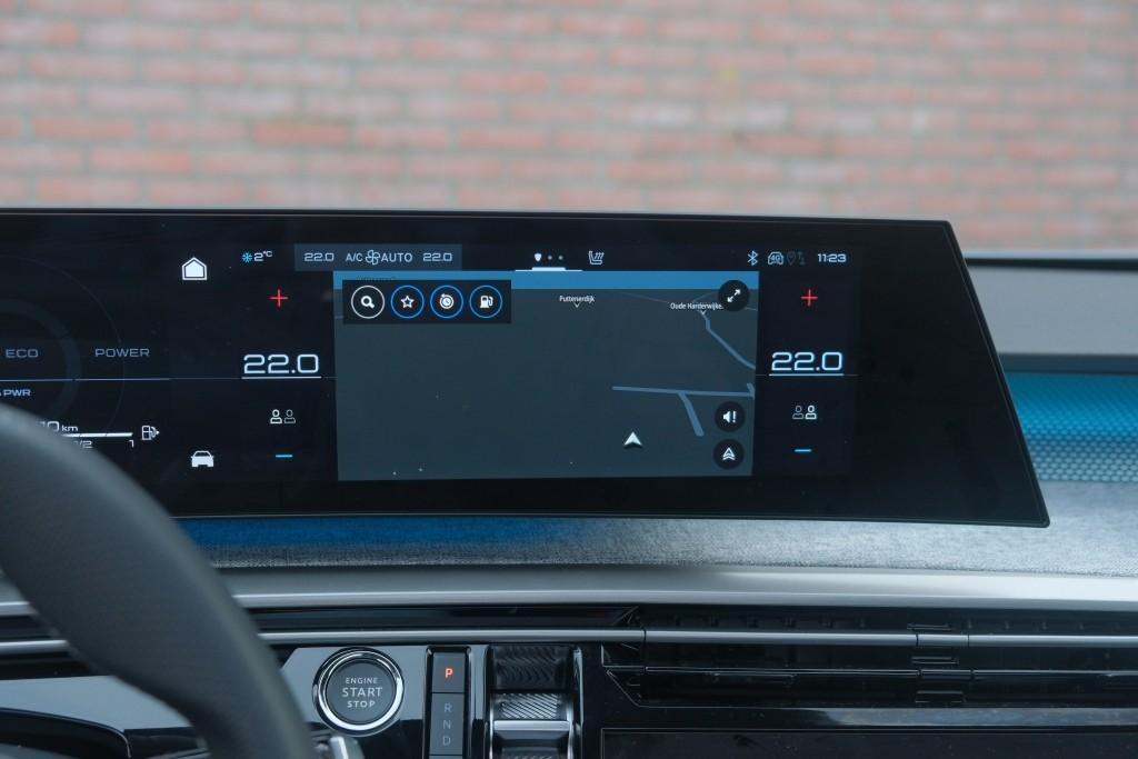 Peugeot 3008 1.2 Hybrid 145pk e-DCS6 GT | Navi | App Connect | Panoramadak | Focal Audio | Alcantara | Camera | Elektrische Achterklep | Winter Pakket afbeelding 19