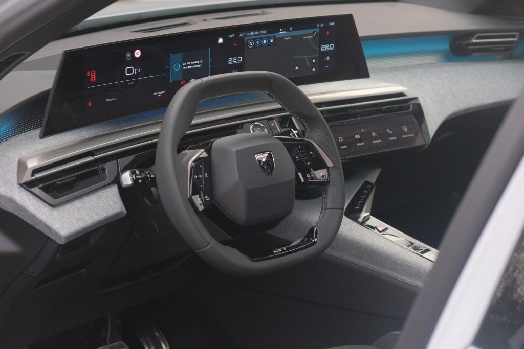 Peugeot 3008 1.2 Hybrid 145pk e-DCS6 GT | Navi | App Connect | Adaptive Cruise | Camera | Panoramadak | FOCAL® Audio | Elektrische Achterklep | Winter Pakket afbeelding 9