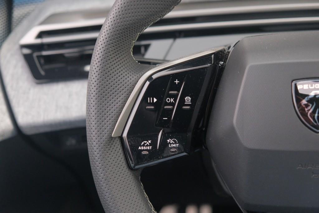 Peugeot 3008 1.2 Hybrid 145pk e-DCS6 GT | Navi | App Connect | Adaptive Cruise | Camera | Panoramadak | FOCAL® Audio | Elektrische Achterklep | Winter Pakket afbeelding 10